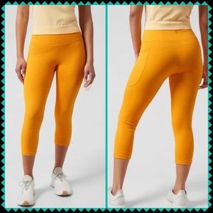 NWT ATHLETA Ultimate Stash II Capri Golden Spark Radiant Sunrise